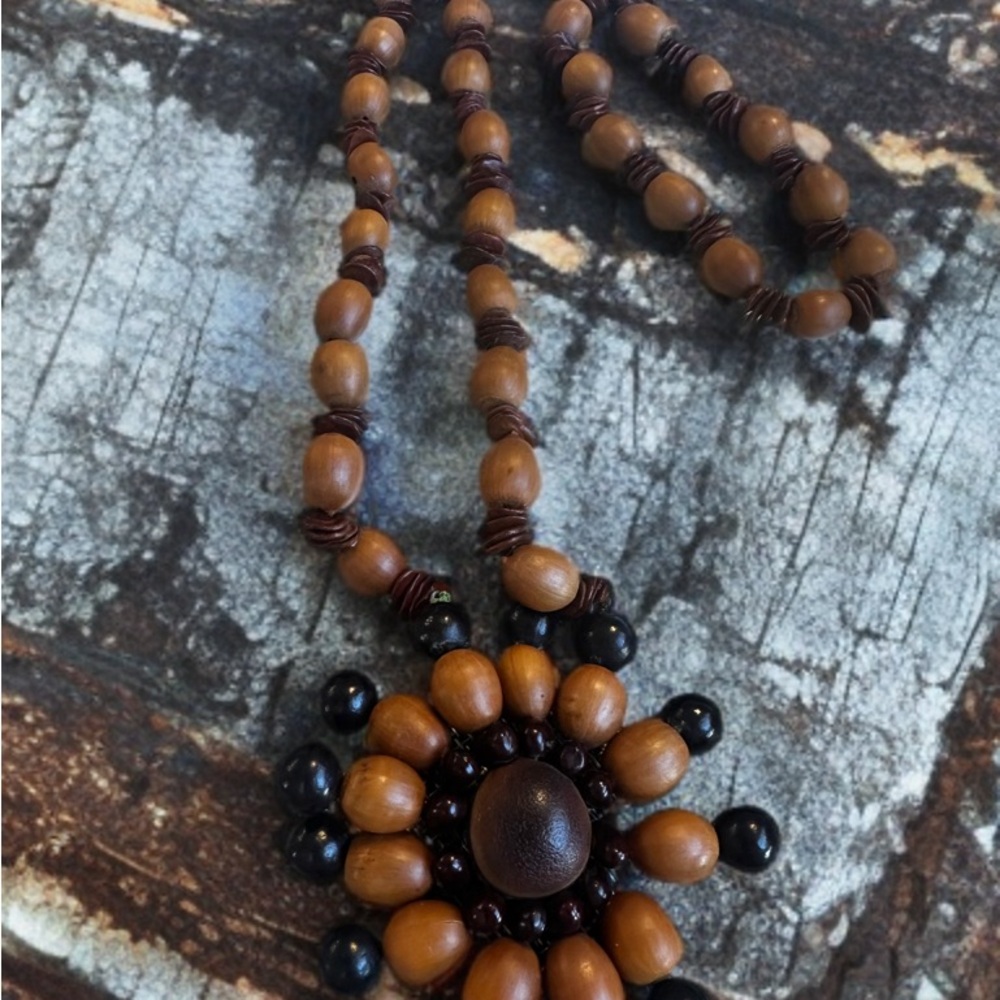 Wooden Beaded Necklace Flower with Black Accents